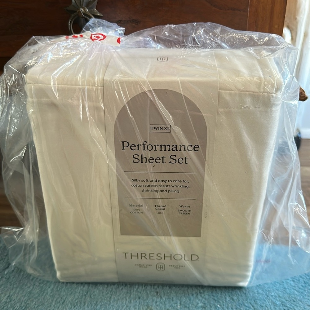 Threshold performance twin XL sheet set sour cream NIP